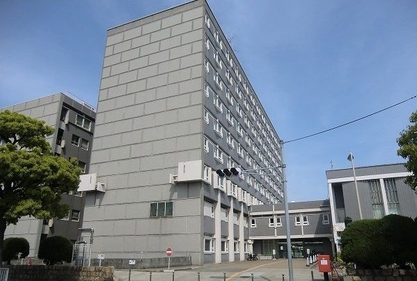 近くの尼崎市役所まで1,200m（徒歩15分）