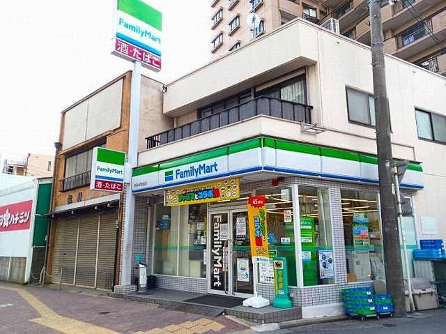 近くのファミリーマートまで210m(徒歩3分)