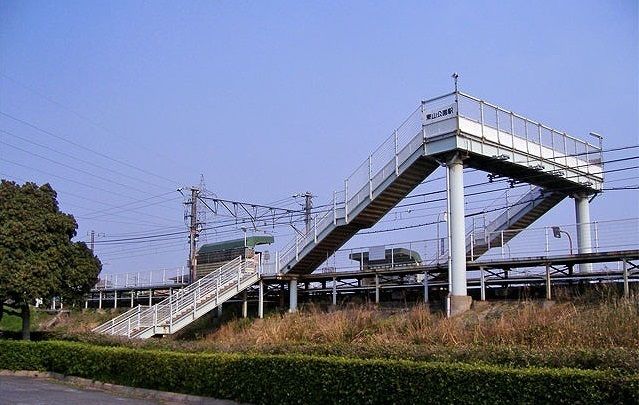 近くのJR東山公園駅まで1,100m（徒歩14分）