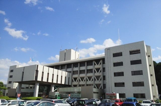 近くの役所まで550m（徒歩7分）