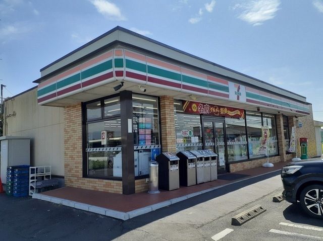 近くのコンビニまで650m（徒歩9分）