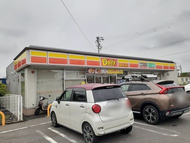 近くのコンビニまで600m（徒歩8分）