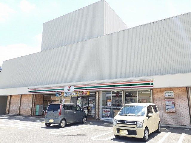 近くのセブンイレブン大津月輪店まで400m（徒歩5分）