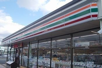 近くのセブンイレブンまで850m（徒歩11分）