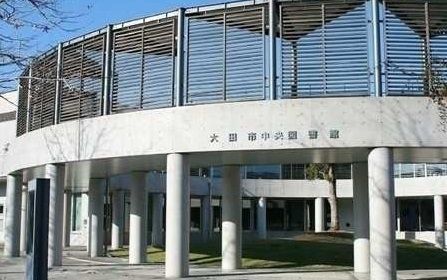近くの大田市中央図書館まで1,400m（徒歩18分）
