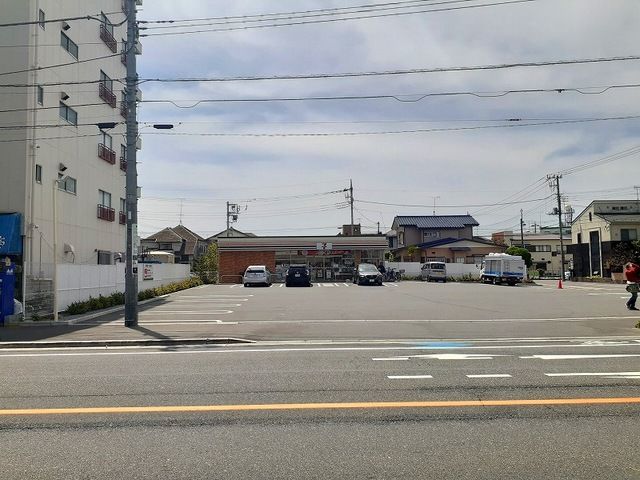 近くのコンビニまで186m（徒歩3分）