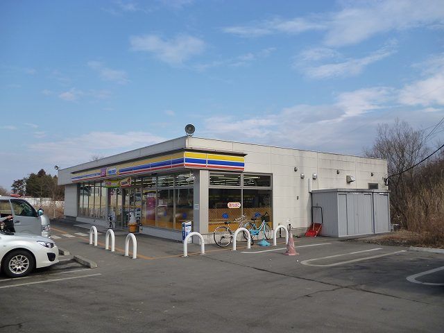 近くのコンビニまで240m（徒歩3分）