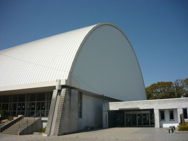近くの高岡公園体育館まで2,900m（徒歩37分）