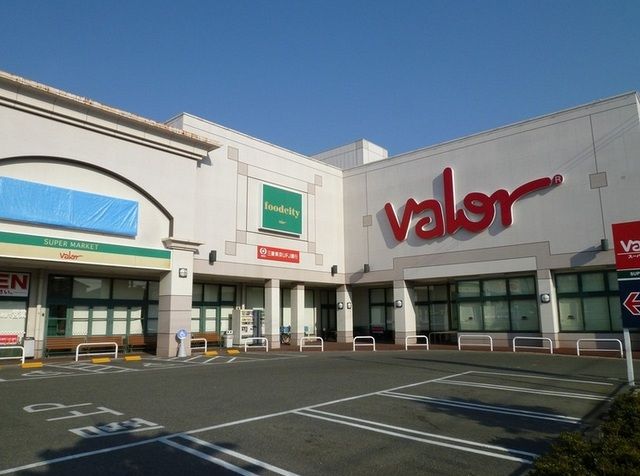 近くのバロー鳴海店まで500m（徒歩7分）