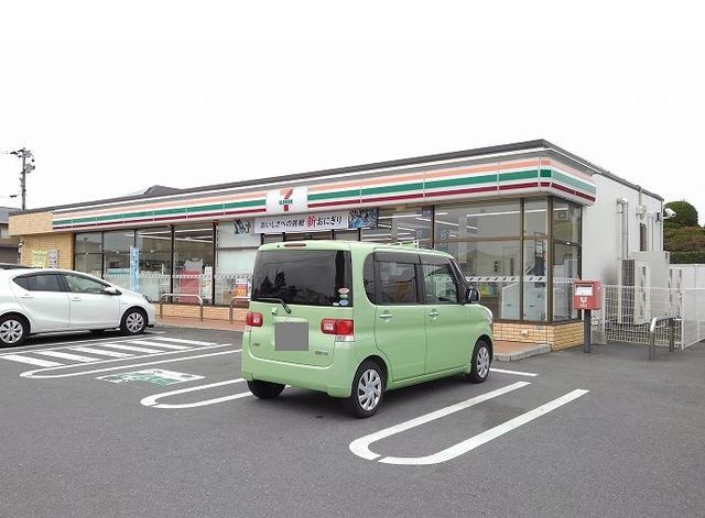 近くのコンビニまで550m（徒歩7分）