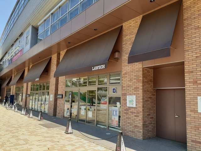 近くのローソンまで450m（徒歩6分）