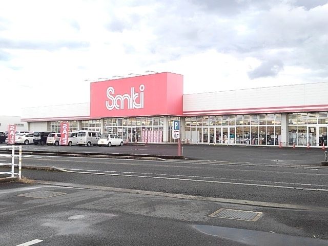 近くのサンキ八女店まで1,170m（徒歩15分）