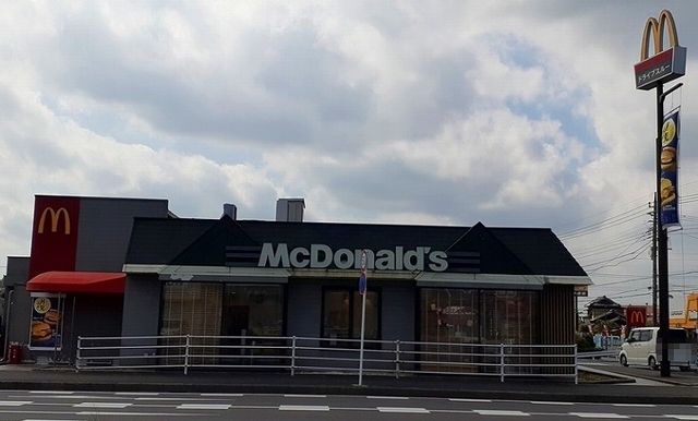 近くのマクドナルド茂原街道古市場店まで200m（徒歩3分）