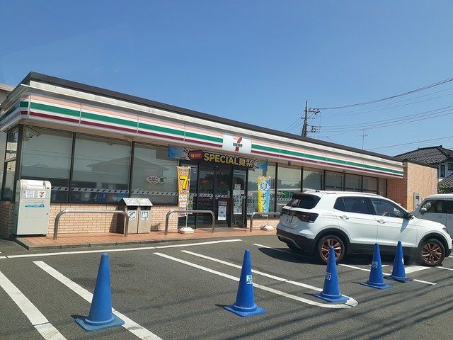 近くのセブンイレブンまで400m（徒歩5分）