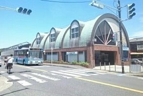 近くの逗子・葉山駅まで110m（徒歩2分）