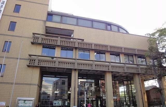 近くの逗子市役所まで380m（徒歩5分）