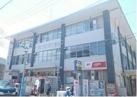 近くの逗子郵便局まで400m（徒歩5分）
