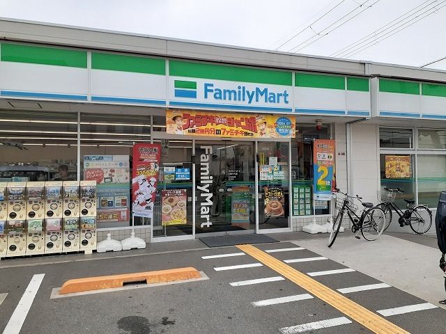 近くのファミリーマート 川西久代店まで200m(徒歩3分)