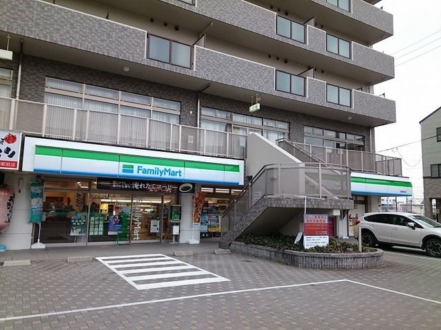 近くのコンビニまで550m（徒歩7分）