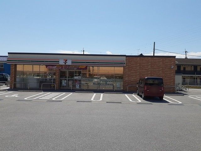 近くのセブンイレブン国道八幡東店様まで680m（徒歩9分）
