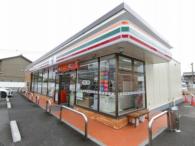 近くのセブンイレブン大垣静里店まで756m(徒歩10分)