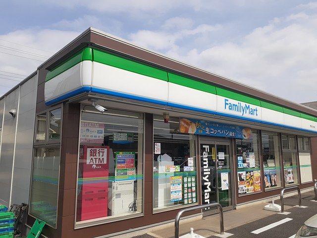 近くのファミリーマートまで305m(徒歩4分)