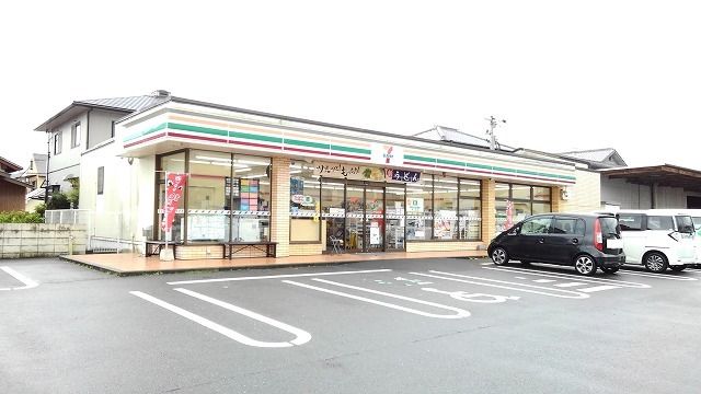 近くのセブンイレブン城南町店まで210m（徒歩3分）