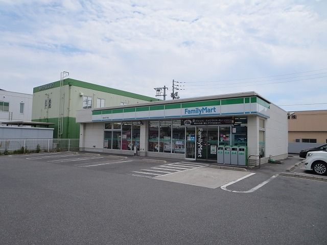 近くのコンビニまで500m（徒歩7分）
