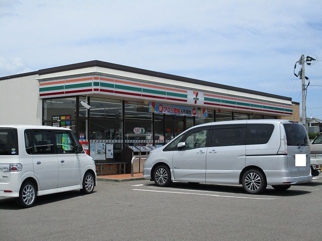 近くのコンビニまで500m（徒歩7分）