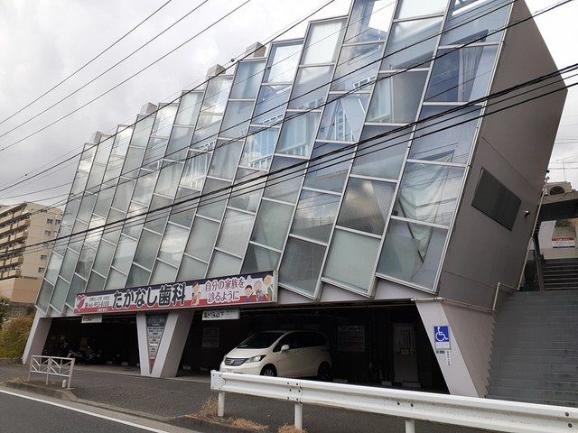 近くのたかなし歯科まで302m（徒歩4分）