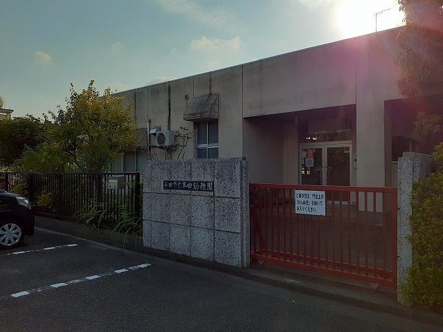 近くの半田幼稚園まで740m(徒歩10分)