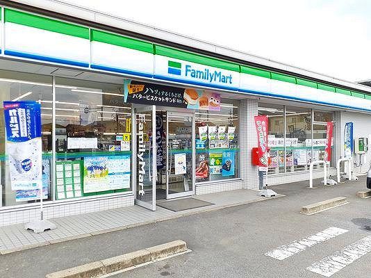 近くのファミリーマート　津島江西店まで550m（徒歩7分）