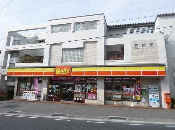 近くのコンビニまで170m（徒歩3分）