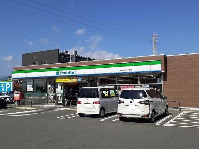 近くのファミリーマート平成けやき通りまで850m（徒歩11分）