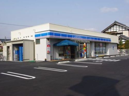 近くのコンビニまで650m（徒歩9分）