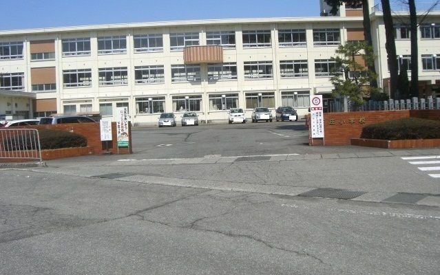 近くの小学校まで400m（徒歩5分）