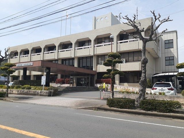 近くの諫早市多良見支所まで1,264m（徒歩16分）