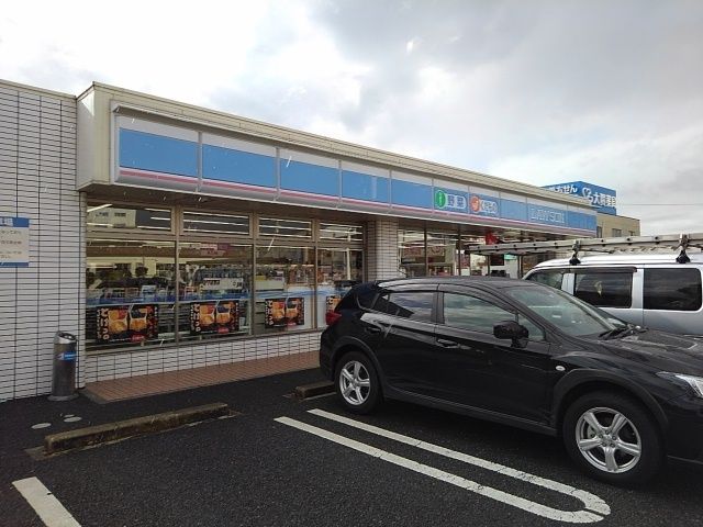 近くのコンビニまで630m（徒歩8分）