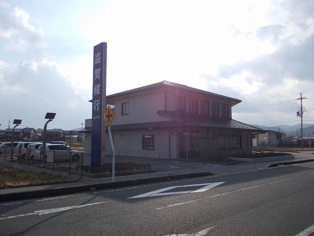 近くの銀行まで900m（徒歩12分）