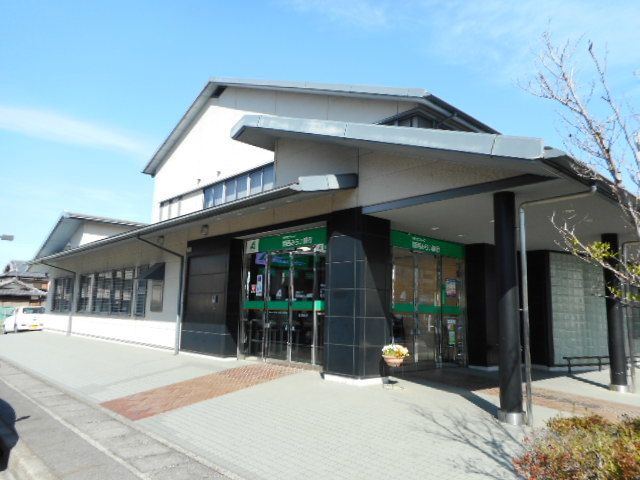 近くの銀行まで600m（徒歩8分）