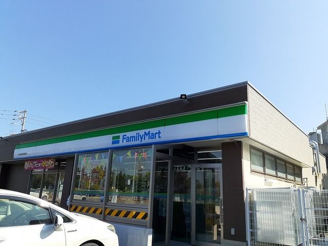 近くのファミリーマート首里石嶺野球場まで450m(徒歩6分)