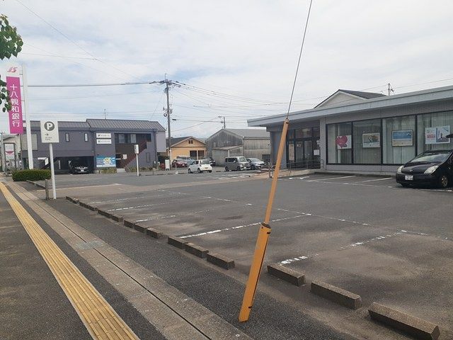 近くの十八親和銀行東諫早支店まで144m（徒歩2分）