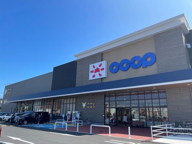 近くのスーパーこことまで800m(徒歩10分)