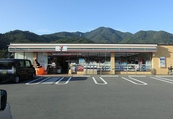 近くのセブンイレブンまで250m（徒歩4分）