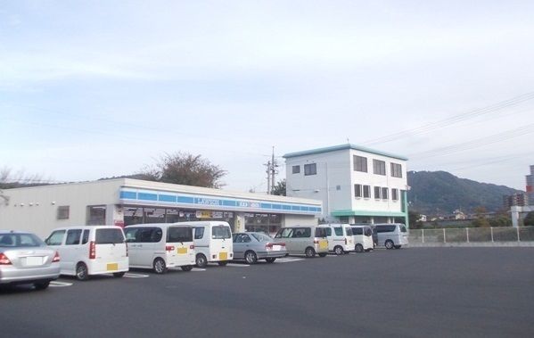 近くのローソン大田長久南店まで140m（徒歩2分）