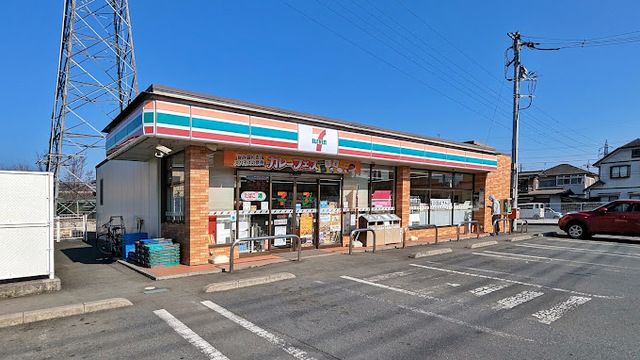 近くのコンビニまで550m（徒歩7分）