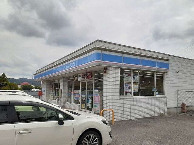 近くのコンビニまで1,600m（徒歩20分）