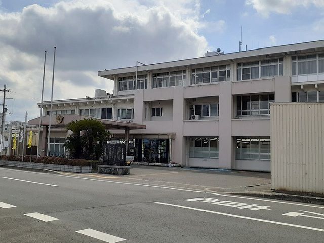 近くの岩出市役所様まで300m（徒歩4分）