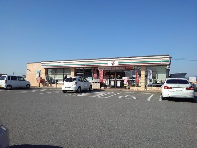 近くのセブンイレブン大刀洗本郷店まで1,400m（徒歩18分）