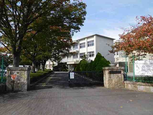 近くの刈谷市立依佐美中学校まで2,000m(徒歩25分)